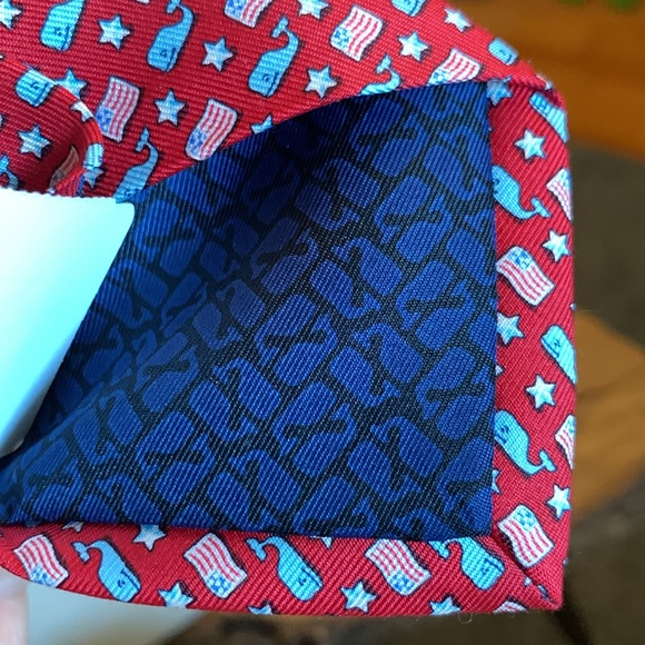 BNWT VINEYARD VINES FLAGS WHALES AND STARS RED SILK TWILL NECKTIE - Picture 7 of 12